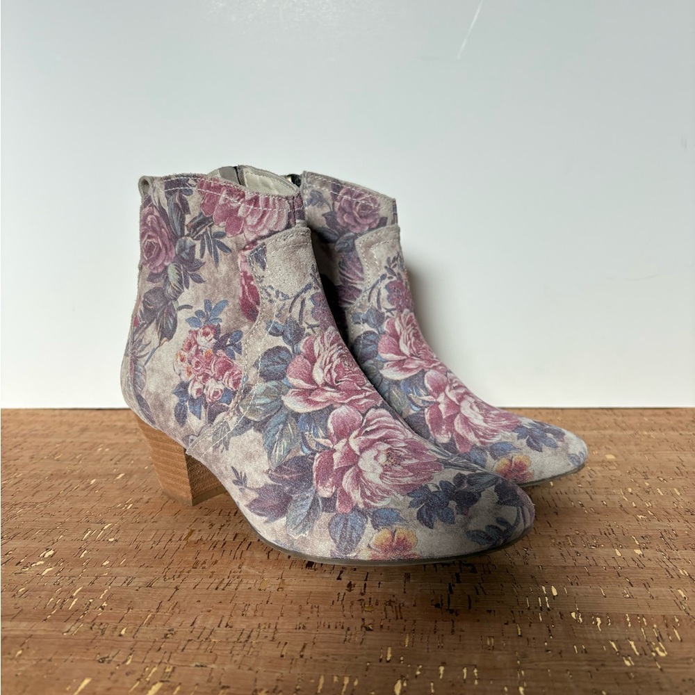 Sbicca Floral Boots Stacked heel